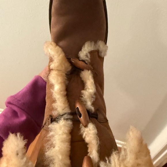 Great used condition! Brown Shearling-Lined Boots. - Picture 7 of 7